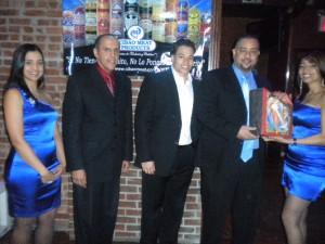 Heinz Vieluz jr., (3rd from left) Juan Guillen, CEO of Latin TRENDS (2nd from left)  and Edgar Soto, (2nd from left) 