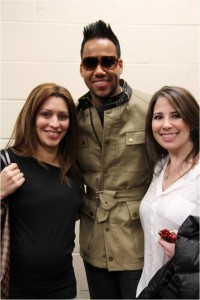 (L to R) McDonald’s Regional Marketing Manager Jessica Meléndez and daughter of McDonald’s Owner Operator Vanessa Russo backstage with Romeo Santos    (De izquierda a derecha) Jessica Meléndez Gerente Regional de Mercadeo de McDonald’s NY Metro y la hija de Dueños Operadores de McDonald’s, Vanessa Russo, backstage con Romeo Santos  