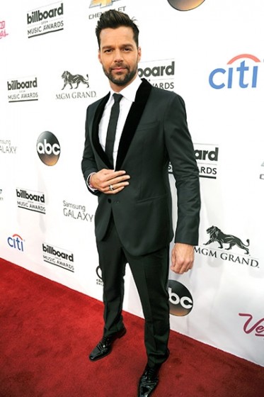ricky-martin-2014-billboard-music-awards-red-carpet-400